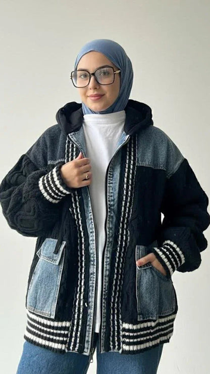 Femme voilée en veste en jean noire Muneera, look moderne et mode modeste