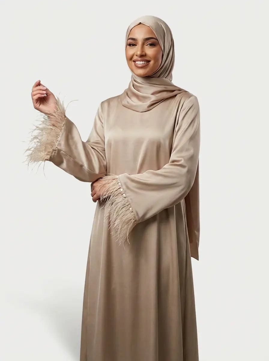 Abaya beige avec plume