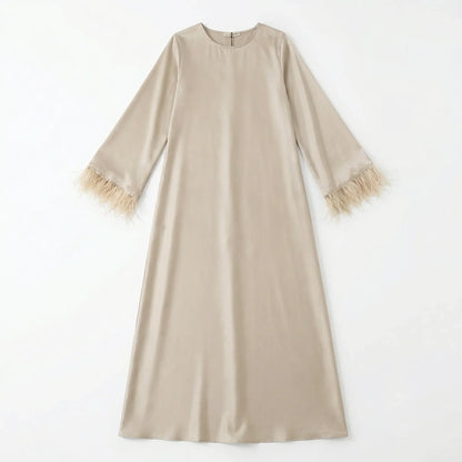 Abaya Satinée Beige avec plumes