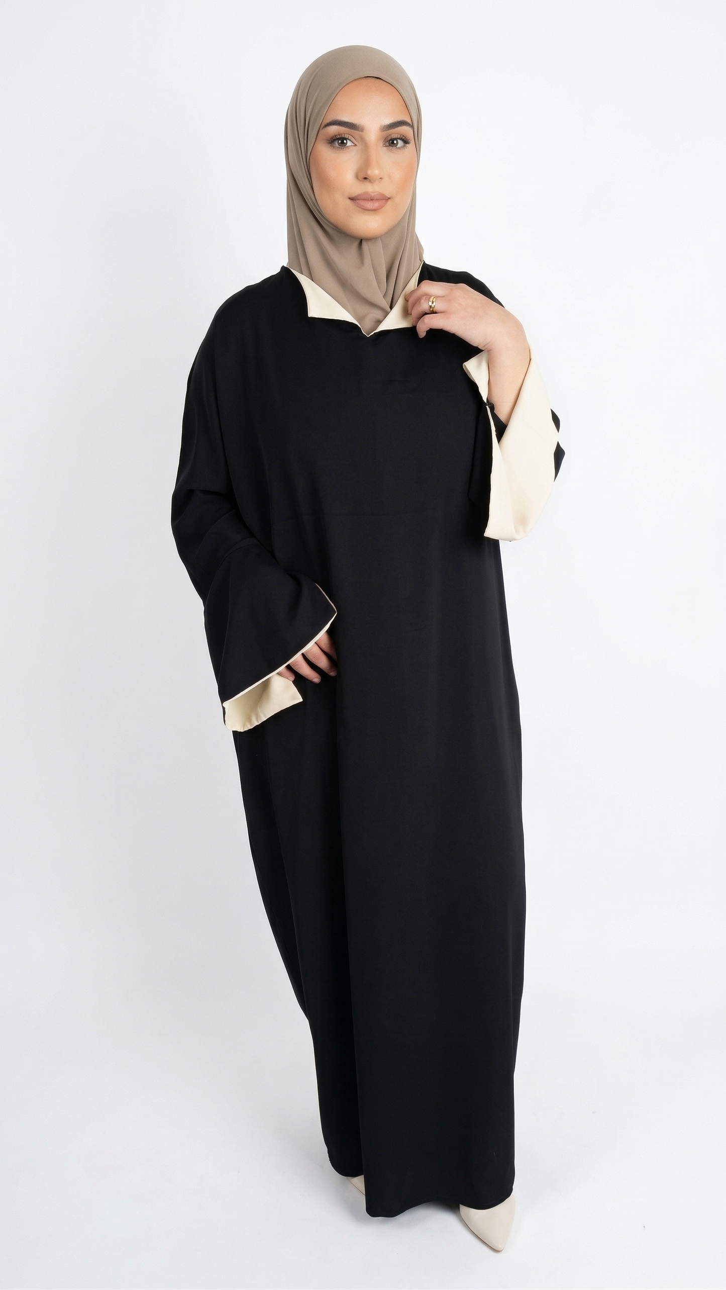 abaya noir jaune manches revers